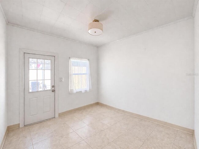 Building Photo - 403 E Johnson Ave