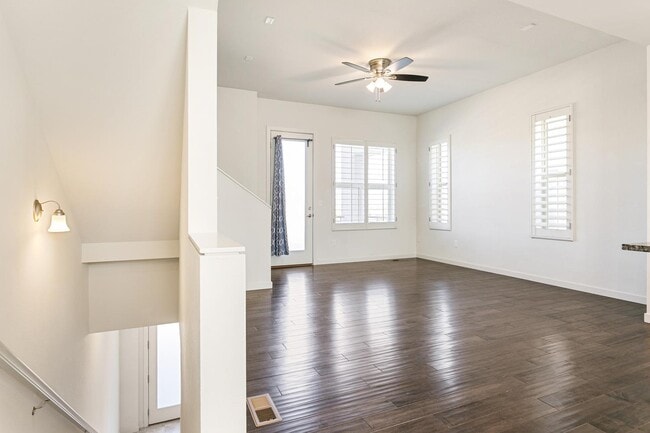 Building Photo - 10069 Town Ridge Ln