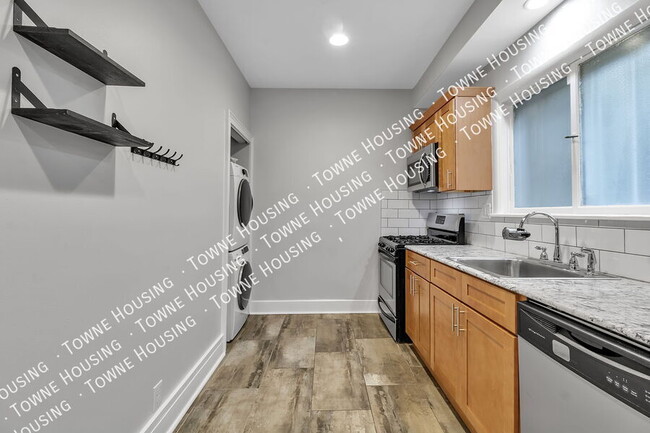 Building Photo - 105 Mariner St