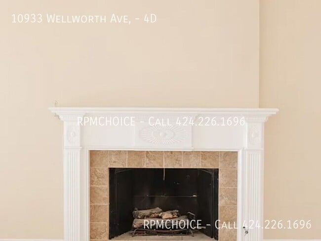 Building Photo - 10933 Wellworth Ave