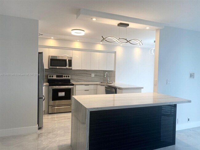 Building Photo - 3530 Mystic Pointe Dr