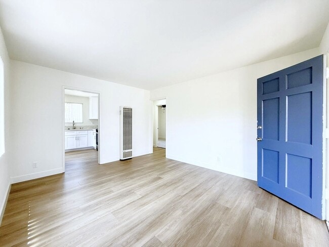 Building Photo - Remodeled Duplex in South O!