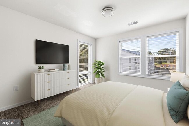 Building Photo - 900 Gilbert Rd