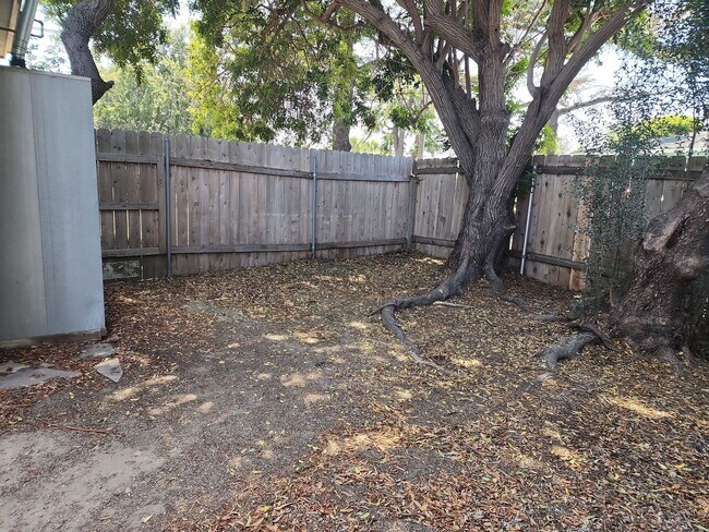 Building Photo - 5000