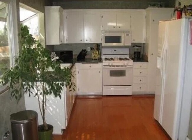 Building Photo - Lovely One Level home in Valencia!