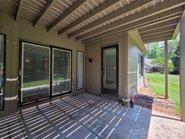 Building Photo - 23 Longbow Ct