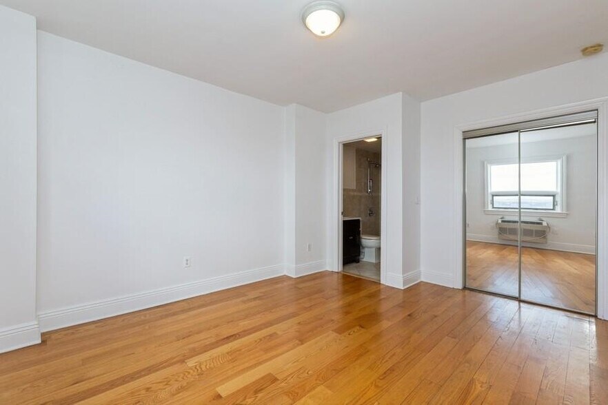 Building Photo - 809-815 22nd St Unit# 507