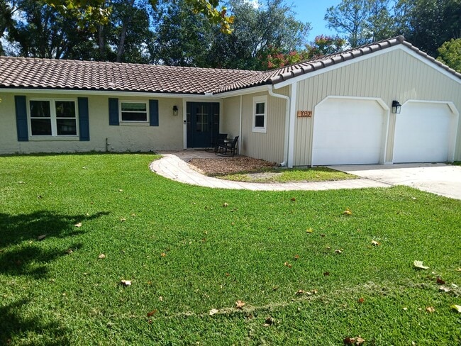 Primary Photo - Beautiful, spacious 3 bedroom, 2 bathroom ...