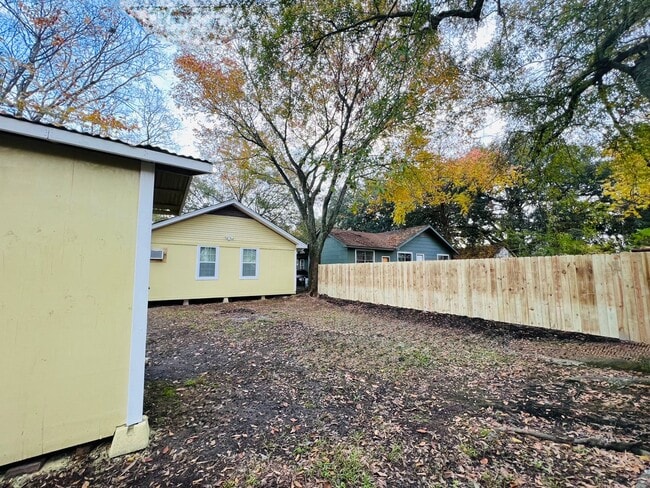 Building Photo - 3993 Lynn St