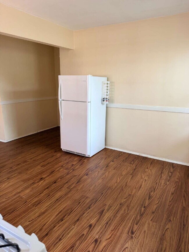 Building Photo - ** MOVE IN SPECIAL** Historic South City Living