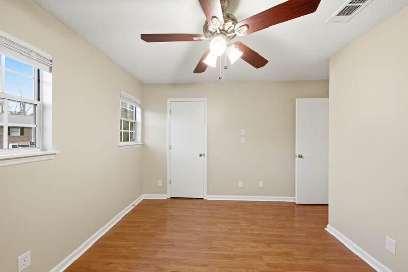 Building Photo - 10 Hartford Ct