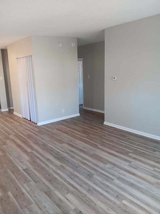 Building Photo - 3 bedroom 1 bath in Southwest Topeka