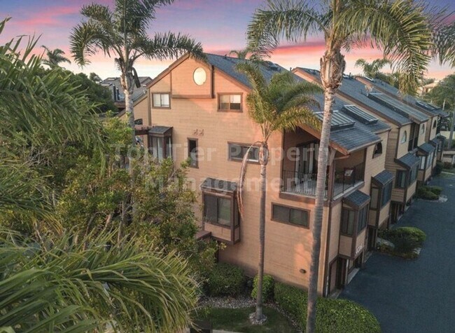 Building Photo - **Beautiful, Fully-Furnished 2 bed / 2.5 bath Townhome in Coastal Carlsbad - Available 12/01**
