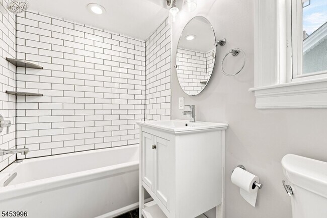 Building Photo - 64 Montague Pl