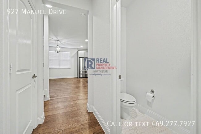 Building Photo - 927 Manuel Dr