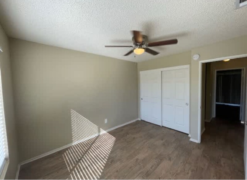 Building Photo - 11403 La Perla Dr