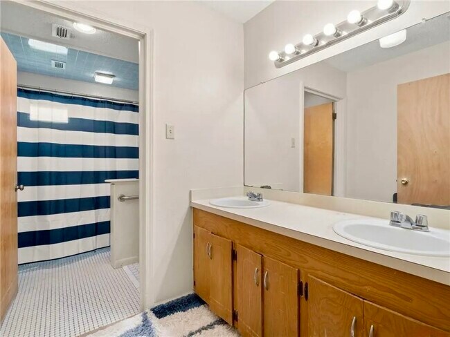 Building Photo - 510 Curtis St