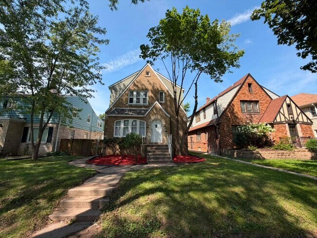 Building Photo - 3215 N 53rd St