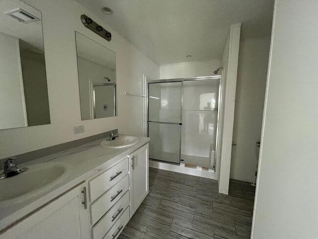 Building Photo - 112 Leopard Ln