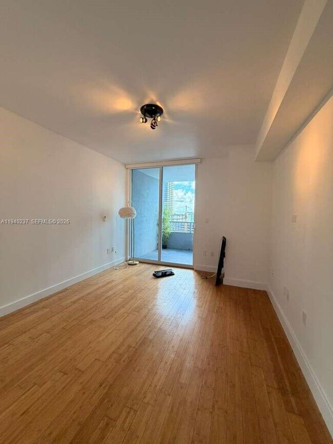 Building Photo - 170 SE 14th St