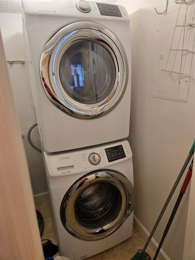 Building Photo - 9531 Seagrape Dr