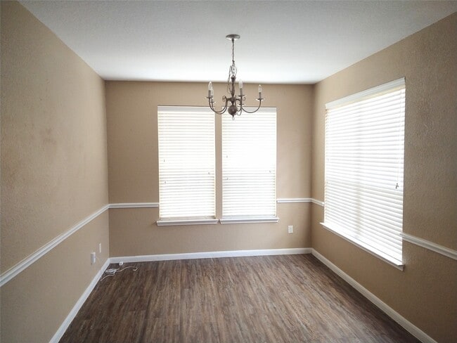 Building Photo - 2315 Thorn Berry Creek Ln