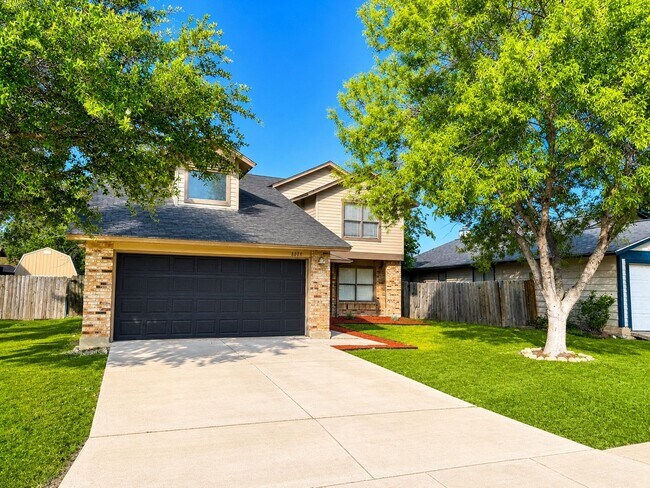 Building Photo - Completely updated Ventura beauty with over 2,000 square feet, TWO living areas, and a downstairs...