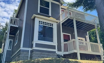 Building Photo - 10-Minute Walk to WWU with Plenty of Easy Street Parking