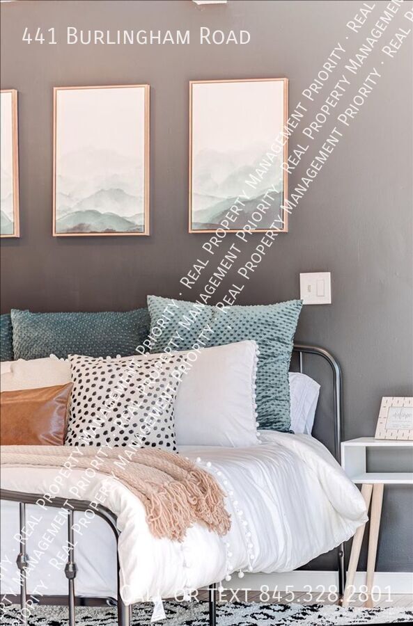 Building Photo - 441 Burlingham Rd