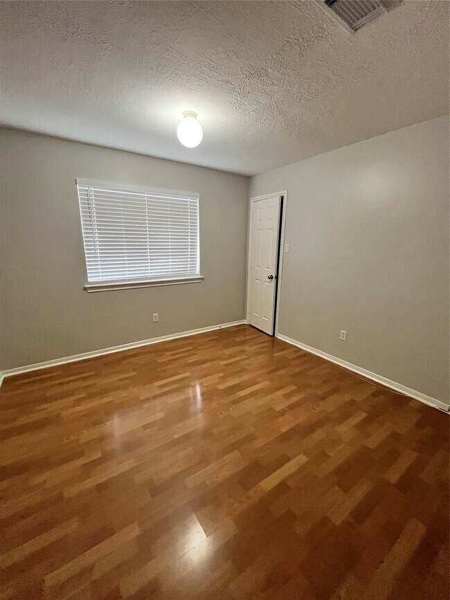 Building Photo - 6218 Woodland Forest Dr