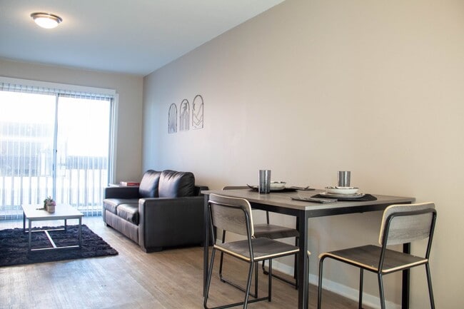 Interior Photo - 107 E Springfield
