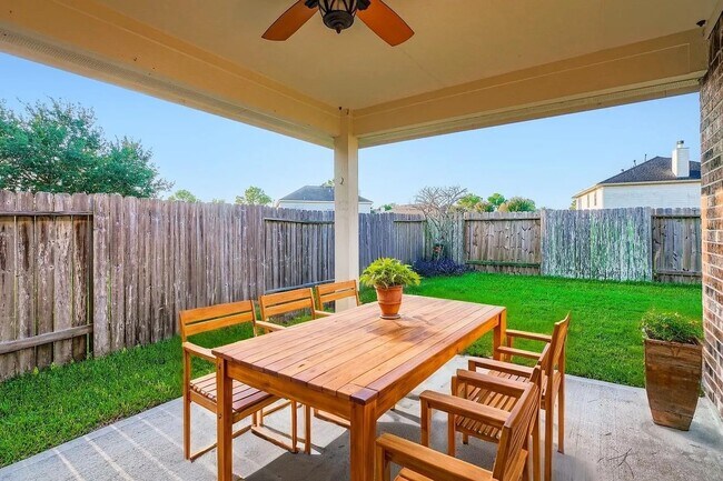 Building Photo - 24607 Tribeca Ln