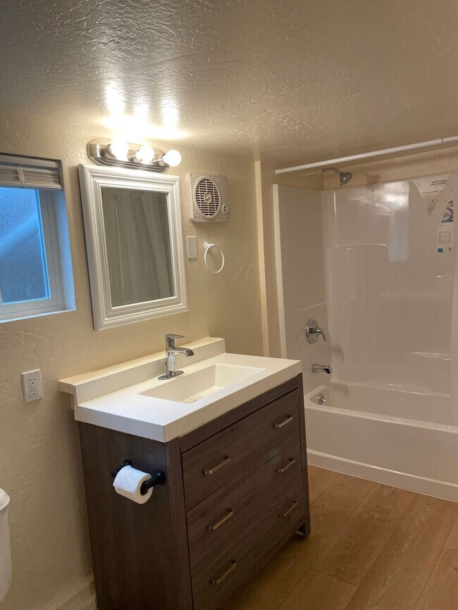 Building Photo - 12-781-02