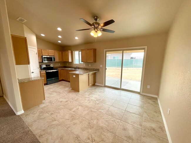 Building Photo - Built in 2024, 3 bedroom, 2 bathroom home located in Golden Valley, AZ
