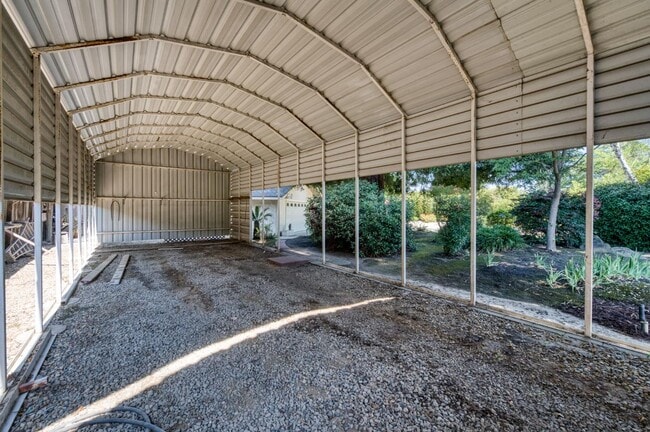 Building Photo - 39771 Rd 33