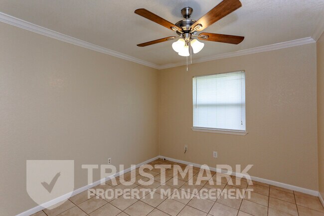 Building Photo - 417 Cottonwood Dr