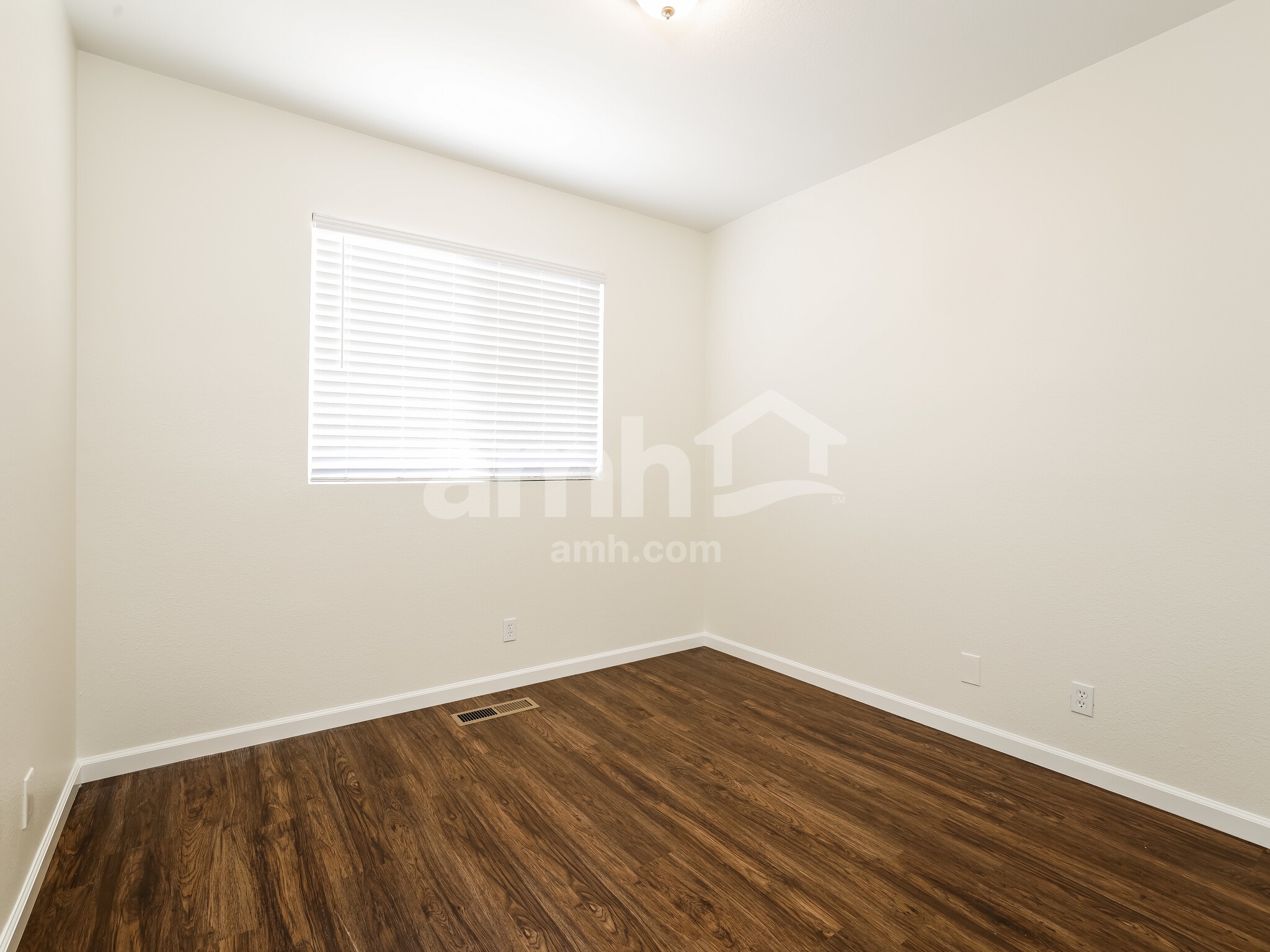 Building Photo - 2215 Eagle Greens Dr