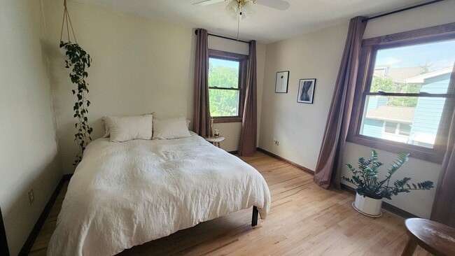Building Photo - Charming 4-Bedroom Remodeled Home in Quiet...