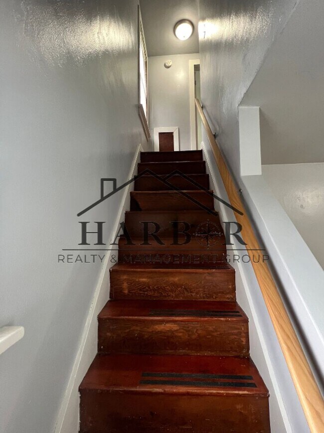 Building Photo - 508 9th Ave SW