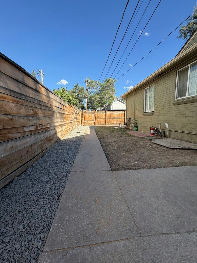Building Photo - 1426 Trenton St