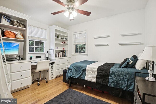 Building Photo - 900 N Livingston St