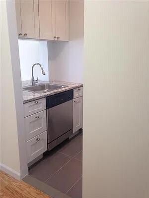 Building Photo - 350 W 50th St