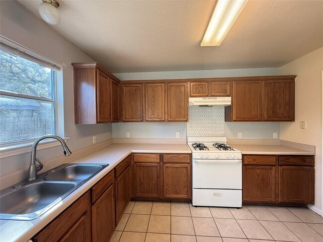 Building Photo - 1713 Primrose Ln