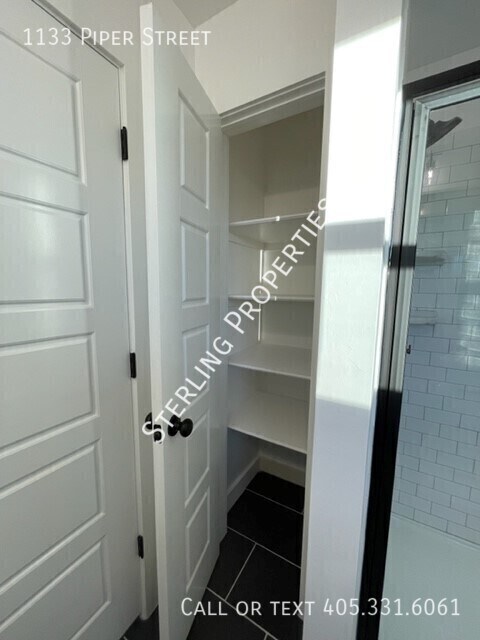 Building Photo - 1133 Piper St