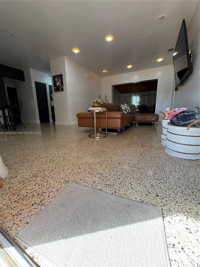 Building Photo - 6464 W 11th Ave