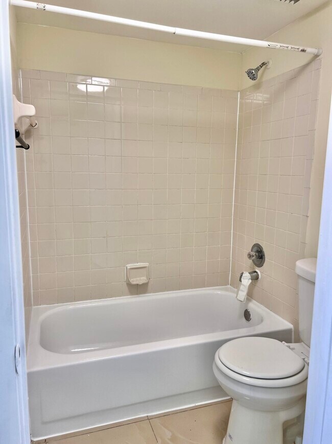 Building Photo - 752 Executive Center Dr