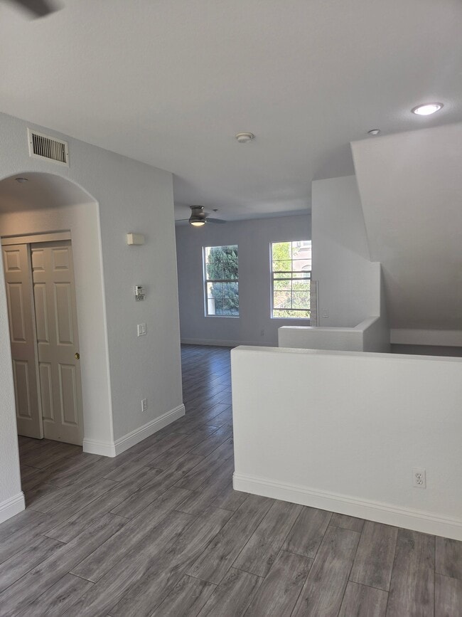 Building Photo - 2289 Huntington Point Rd