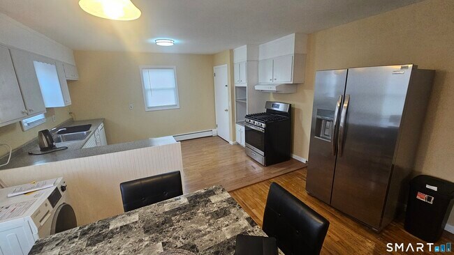 Building Photo - 295 Bartlett St