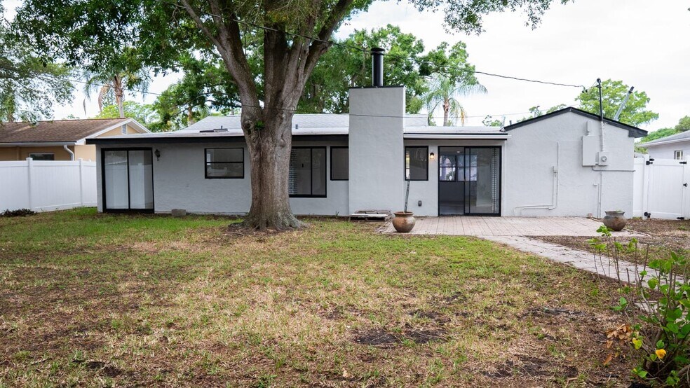 Building Photo - 15 N Saturn Ave