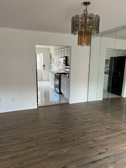 Building Photo - 304 Merrywood Dr